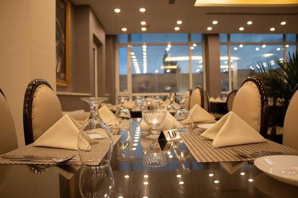 Carnival Hotel Amman Eksteriør billede