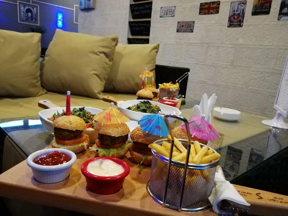 Carnival Hotel Amman Eksteriør billede